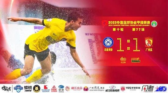 皇马1-0领先　第38分钟，皇马开出右侧角球，罗德里戈乱战中推射入网，但边裁举旗示意越位在先进球无效，VAR介入后确认进球有效！